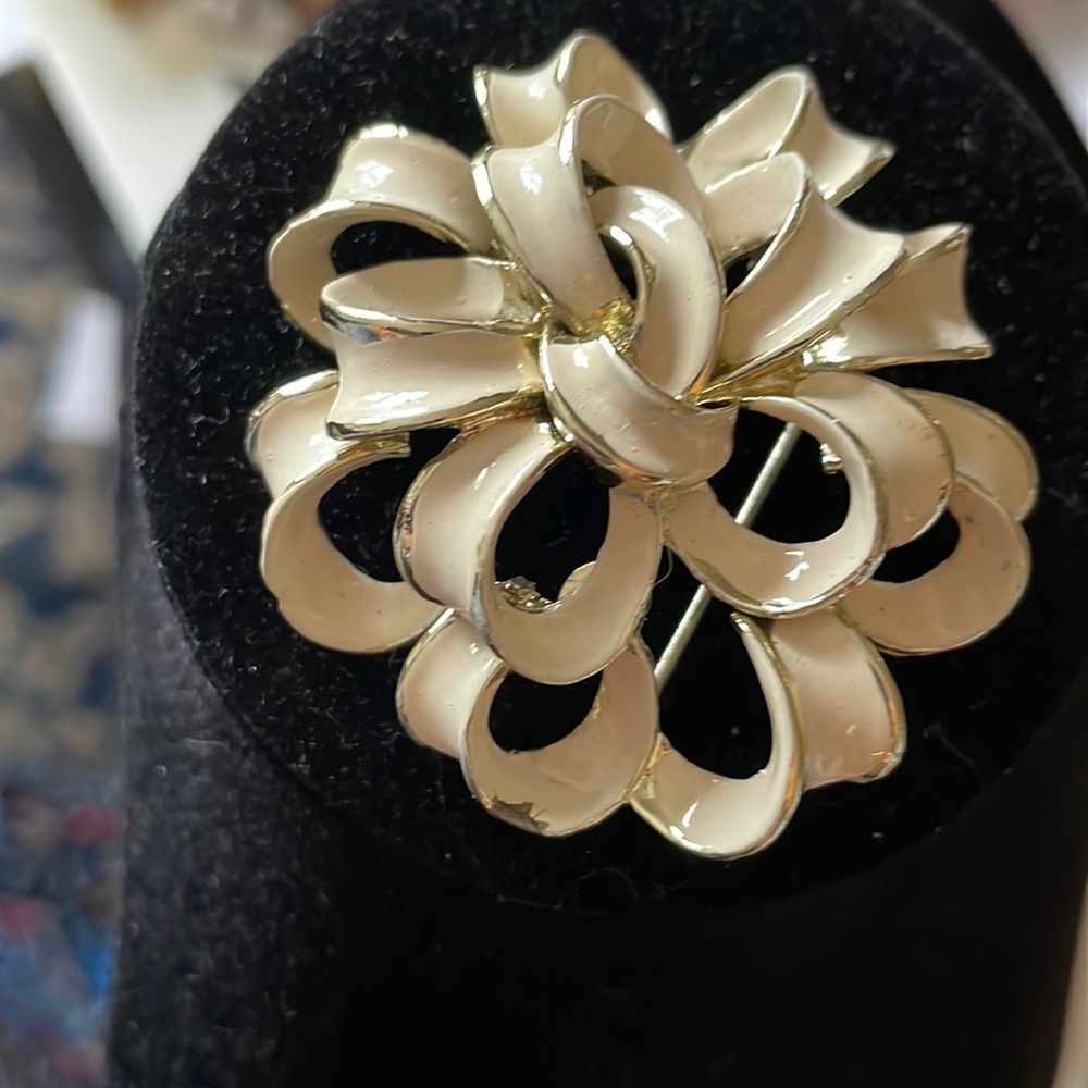 Vintage enameled Coro Brooch